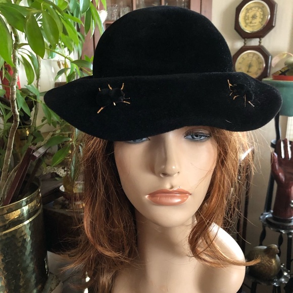 Vintage Black Velour Hat with Bumblebees main image 4